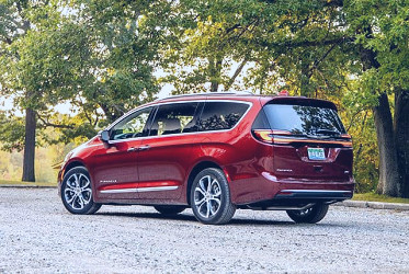 Why Choose a Chrysler Pacifica Over an SUV? | Woodhouse Chrysler